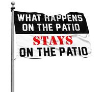 Accessoires de bar - Drapeau humoristique « Man Cave What Happens On The Patio Stays On The Patio » - Pour dortoir et salle de bain - 120 x 180 cm