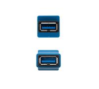 Adaptateur USB 3.0 de type A/H-A/H permettant de connecter des appareils avec connecteur USB de type A, tels que des claviers et des souris, à des ports USB de type A. Offre des vitesses de transfert