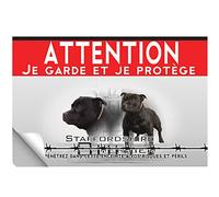 Adhésif plastifié Attention au chien staffie noir
