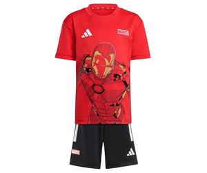 adidas Kids' ENSEMBLE T-SHIRT MARVEL IRON-MAN, Pure Ruby/White, 5-6A