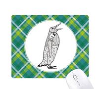 adorable pingouin animal portrait sketch réseaux verte grille pixel tapis de souris