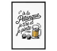 Affiche À la pétanque je tire et je pinte - Made In France - Tableau décoration murale - Cadeau Anniversaire Apéro Humour original rigolo (A2 (59,4 x 42 cm), Sans cadre)