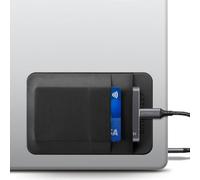 Afterplug Support SSD & Disque Dur à 2 Poches pour PC Portable, Adhésif 3M | Pochette extensible pour SSD portables | 13 x 8,5 cm | Poche séparée pour câbles | Sangle de maintien intégrée