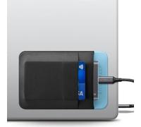Afterplug Support SSD & Disque Dur à 2 Poches pour PC Portable, Adhésif 3M | Pochette extensible pour SSD portables | 13 x 8,5 cm | Poche séparée pour câbles | Sangle de maintien intégrée