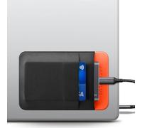 Afterplug Support SSD & Disque Dur à 2 Poches pour PC Portable, Adhésif 3M | Pochette extensible pour SSD portables | 13 x 8,5 cm | Poche séparée pour câbles | Sangle de maintien intégrée