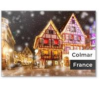 Aimant de Réfrigérateur Maisons Traditionnelles Alsaciennes à colombages dans la vieille ville de Colmar, décorées et illuminées à la nuit de Noël enneigée, Alsace, France
