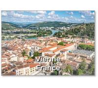 Aimant de réfrigérateur Panorama de Vienne avec la vieille ville et vue du château de la Batie à Vienne Isère France