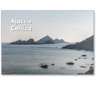 Aimant de réfrigérateur Vue de la côte et des petites îles dans la mer près d'Ajaccio, la plus grande ville de l'île de Corse