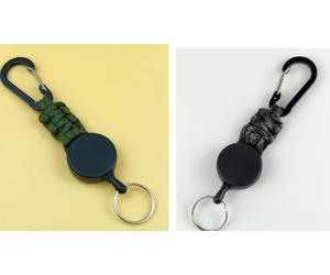 AiQInu Lot de 2 porte-clés télescopiques avec câble acier 60cm, résistance 550lb, corde parachute, mousqueton pour badge, clés, randonnée (Kaki + Camouflage)