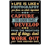 AIVKIEJK Life Is Like Photography Capture Good Times Bevelop From The Negatives And If Things Don't Work Out Just Take Another Shot Plaque en étain vintage - Décoration murale rétro en métal 30,5 x