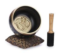 Ajuny Bol chantant bouddhiste tibetain - Om - Son de meditation cloche noire - 4,5 pouces de diametre pour accessoires de relaxation et de meditation - Baton et coussin inclus