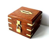 Ajuny Tirelire en bois massif avec de beaux détails en laiton et une petite serrure et une clé - 10,2 x 10,2 x 7,6 cm - Tirelire en bois d'inspiration vintage - Pour enfants et adultes