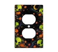 Alien And Pumpkins Plaque de prises duplex d'Halloween | Citrouilles Jack-o'-lanternes, feuilles d'automne, horizon nocturne étoilée, inspiration science-fiction