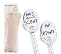 Alphynix Lot de 2 ustensiles ludiques sur le thème des époux, collection Mr & Mrs Right, inscriptions humoristiques “Toujours raison”, avec pochette de rangement