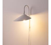 Alpinaluz Applique murale avec câble et prise écran incurvé orientable et bras incurvé métallique style nordique minimaliste Wabi Sabi culot E27 blanc pour chambre ou salon