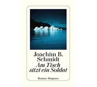 Am Tisch sitzt ein Soldat