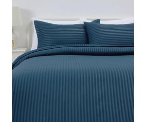Amazon Basics Parure de Lit 2 Personnes 3 Pièces en Microfibre, Housse de Couette 240 x 220 cm et 2 Taies d'oreiller 50 x 80 cm, Bleu Marine Rayé