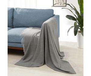 Amazon Basics Plaid de chambre décoratif polyester Couverture jetée de canapé, 127 x 152 cm, Gris Foncé Et Chevrons Gris Clair