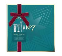 Améliorez vos vacances avec le coffret cadeau No 7 Protect & Perfect Collection + porte-clés 3D Merry Christmas gratuits!