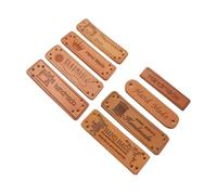 Amosfun Lot de 32 Étiquettes en Cuir Pu Embossé Fait Main Trous Perforés, Accessoires Décoratifs Vintage pour Couture Diy, Boutons à Coudre pour Vêtements, Chapeaux et Style Aléatoire