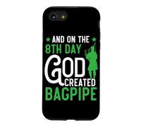 and on The 8th Day God Created Bagpipe Musician Cornemuse Coque pour iPhone SE (2020) / 7/8