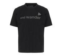 And Wander, Homme, Tops, Noir, Taille: M T-shirt en coton avec logo lettré