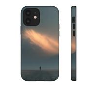 Andriez Figure solitaire marchant vers la montagne éclairée - Coque rigide mate - Compatible avec iPhone 12 - Bleu