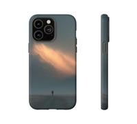 Andriez Figure solitaire marchant vers une montagne éclairée - Coque rigide mate - Compatible avec iPhone 14 Pro Max - Bleu