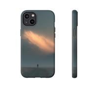 Andriez Figure solitaire marchant vers une montagne lumineuse - Coque rigide mate - Compatible avec iPhone 14 Plus - Bleu