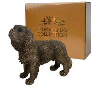 Animal Crackers Figurine Cavalier King Charles Spaniel de la gamme Leonardo Reflections Bronzed, présentée dans un coffret cadeau doré