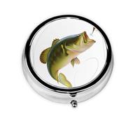 Appât avec ligne de pêche mangeant de petits poissons. Ce petit pilulier rond à trois compartiments est parfait pour stocker des médicaments quotidiens, des vitamines et en déplacement.
