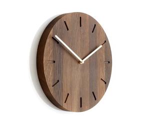 Applicata Horloge murale Watch Out en chêne chêne fumé-laiton