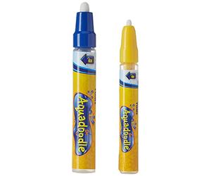AquaDoodle TOMY - Pack 2 Stylos E72392, 1 Feutre à Pointe Fine Et 1 Feutre Pointe Large Pour Tapis, Stylos Effaçables Pour Dessin à L'Eau, Feutres De Coloriage Adaptés Aux Bébé 18 Mois+