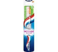 Aquafresh Brosse à dents Intense Clean Medium