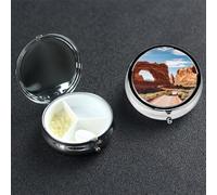 Arches - Pilulier rond d'entrée du parc national à 3 compartiments - Joli pilulier de voyage portable pour médicaments et vitamines - Pilulier en métal pour homme et femme - Cadeau unique