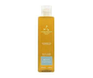 Aromatherapy Associates Revive Shower Oil 250 ml, dynamisez et réveillez-vous avec notre mélange d'huiles essentielles revitalisantes et thérapeutiques de pamplemousse, romarin et baie de genièvre.
