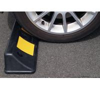 Arrêt de roue ( 9000490045 ) L500xl160xH100mm avec bandes réfléchissantes jaunes