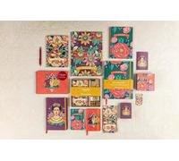 ASFASFq-116211C - Un Petit Carnet Cousu Fil Décor Floral Frida Kahlo - 9x14 cm 96 Pages Lignées Papier Ivoire 90g - Collection Frida Kahlo - 4 visuels, livraison aléatoire