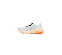 ASICS Chaussure de course 'Novablast 6' gris clair / noir / blanc, Taille 43,5