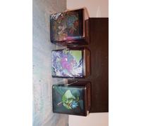 Asmodee Coffret Tin Pokémon 3 Boosters Et Boite Dinglu Ou Ogerpon Ou Serpente-Eau
