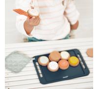 Janod – Atelier Biscuits Mamie Soleil – Kit pâtisserie en bois 21 pièces, multicolore