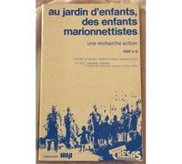 Au Jardin D'enfants, Des Enfants Marionnettistes