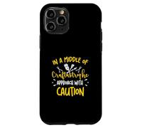 Au milieu d'une approche Craftastrophe avec prudence, Crafters Coque pour iPhone 11 Pro