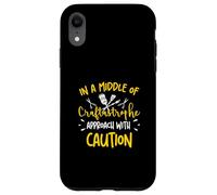 Au milieu d'une approche Craftastrophe avec prudence, Crafters Coque pour iPhone XR