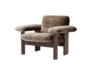 Audo Copenhagen Fauteuil Brasilia low back Dark oak-Sahara sheepskin curly