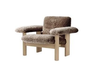 Audo Copenhagen Fauteuil Brasilia low back Natural oak-Sahara sheepskin curly