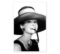 Audrey Hepburn en tenue d'été Poster de Celebrity Collection 70 x 100 cm Noir et blanc Tableaux Décoration murale