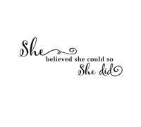 Autocollant mural en vinyle avec citation inspirante « She Believed She Could So She Did » - Facile à décoller et à coller - Décoration murale pour salon et maison