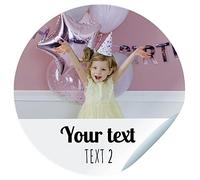 Autocollants photo d'anniversaire. Autocollants personnalisés avec nom et date pour les cadeaux de vos invités. Mesure 45 mm / 60 mm / 70 mm de diamètre. ne convient pas aux vêtements
