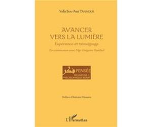 Avancer vers la lumière Yolla Bou Assi Tannous (Auteur)